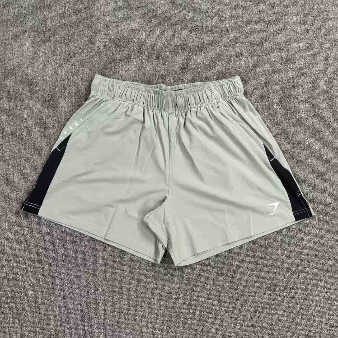 Sports quarter shorts, quick drying sports and fitness training pants, men's slim fit running, lightweight and breathable